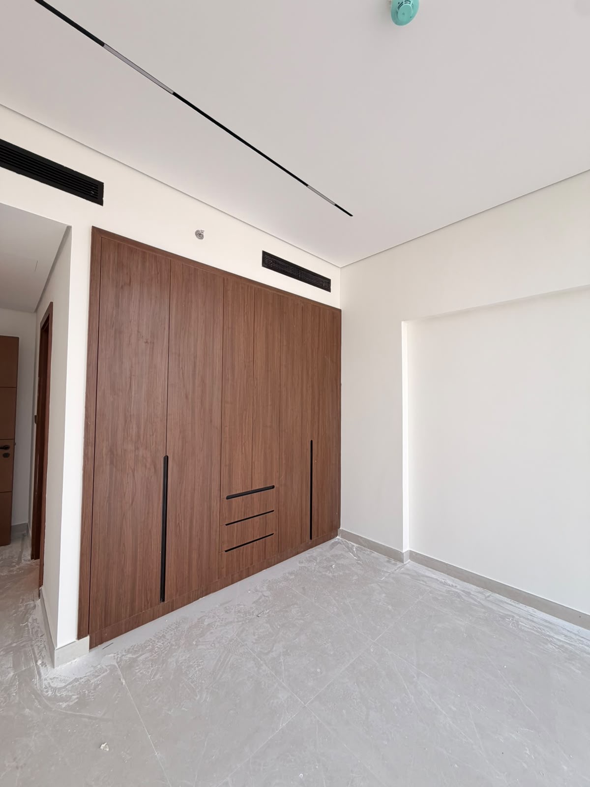 Modern 1-Bedroom Apartment : For Rent in  — view 2