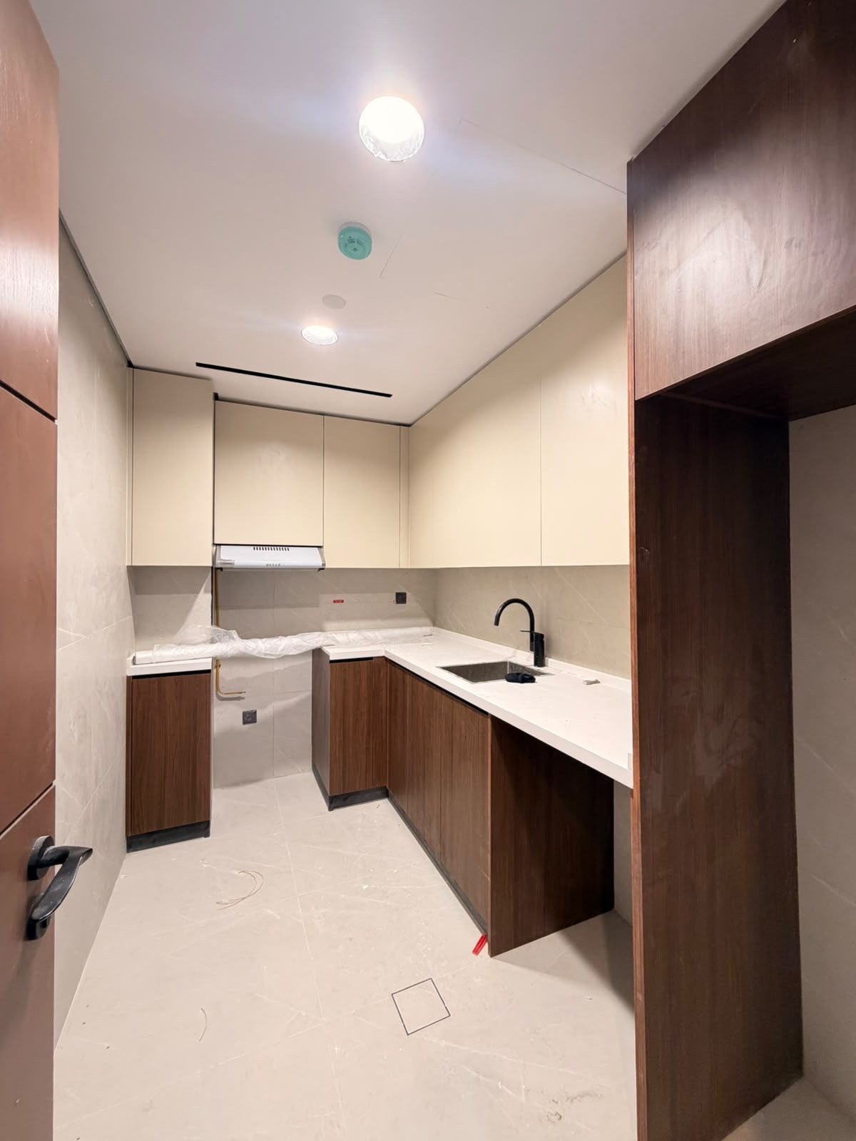 Modern 1-Bedroom Apartment : For Rent in  — view 3