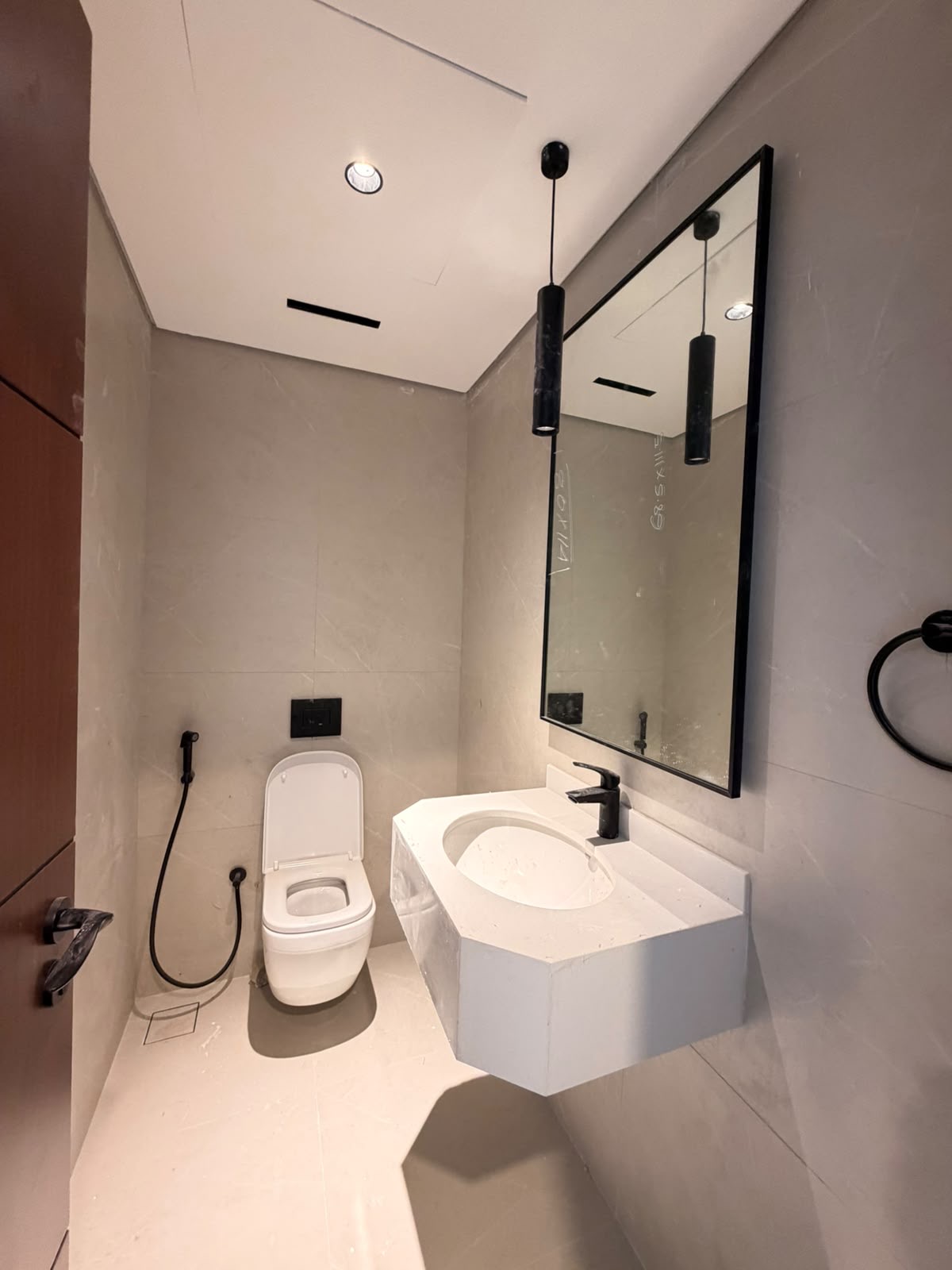 Modern 1-Bedroom Apartment : For Rent in  — view 5