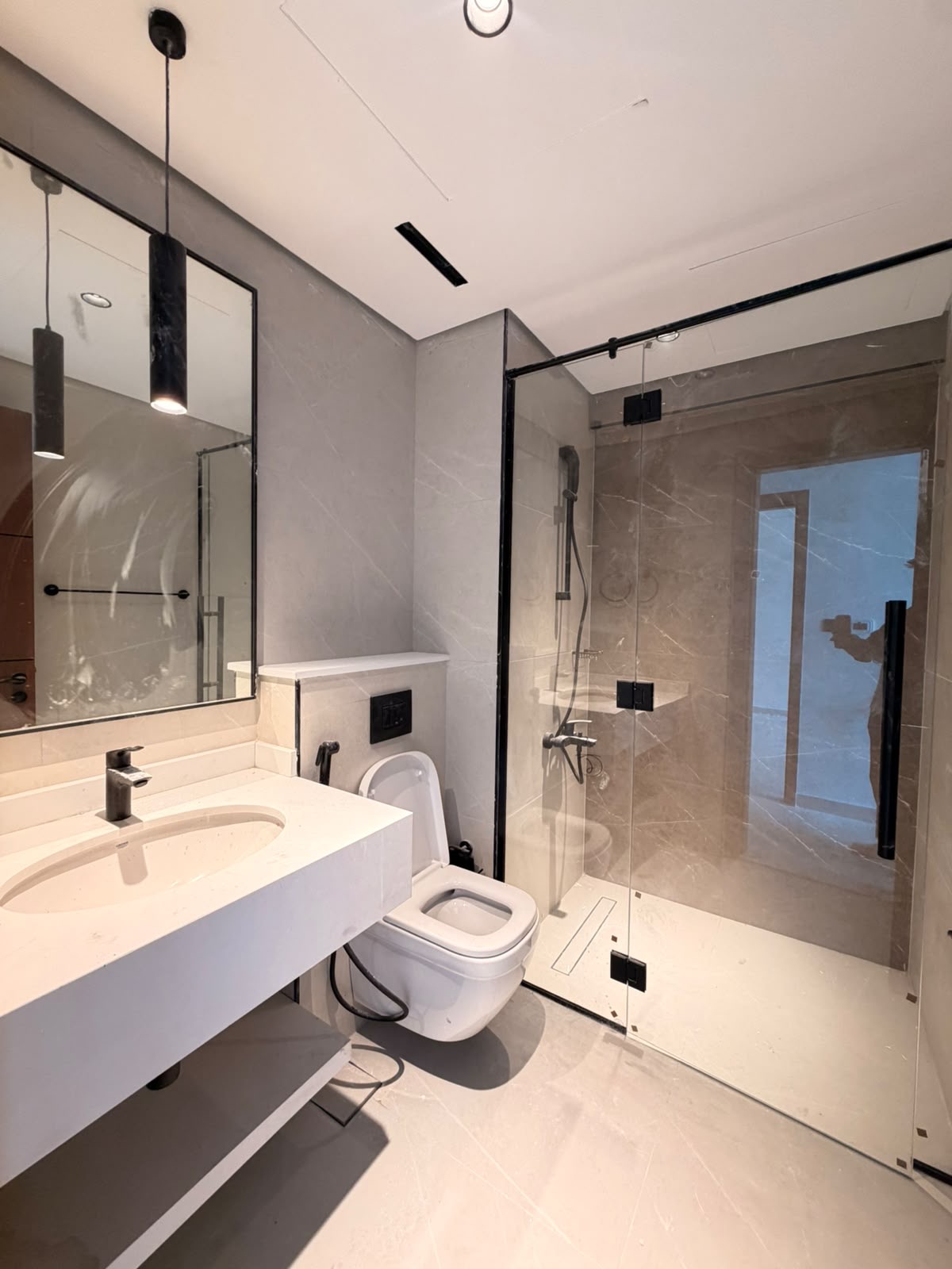 Modern 1-Bedroom Apartment : For Rent in  — view 6