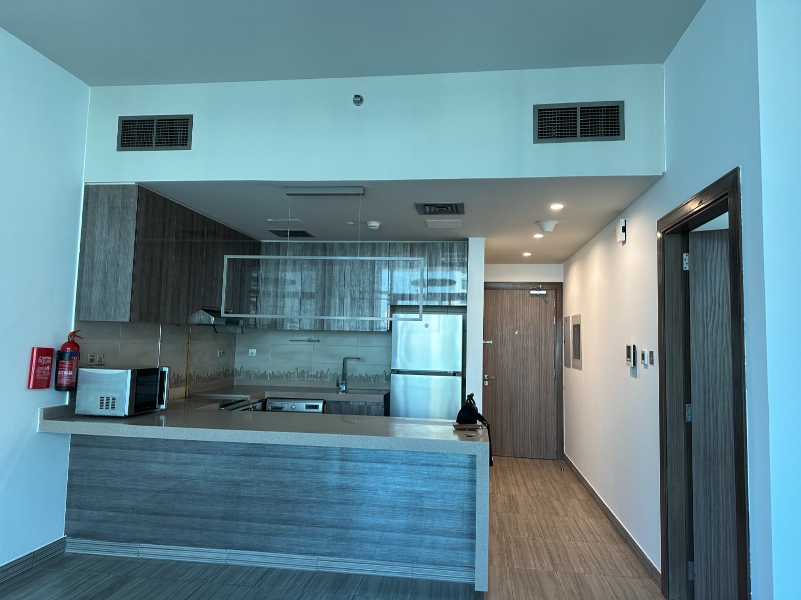 1-Bedroom Unfurnished Apartment - For Rent in Jumeirah Lake Towers (JLT)