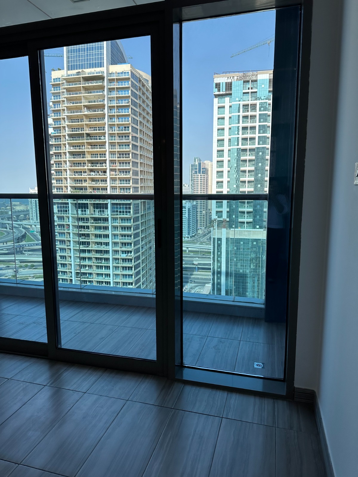 1-Bedroom Unfurnished Apartment - For Rent in Jumeirah Lake Towers (JLT) — view 4