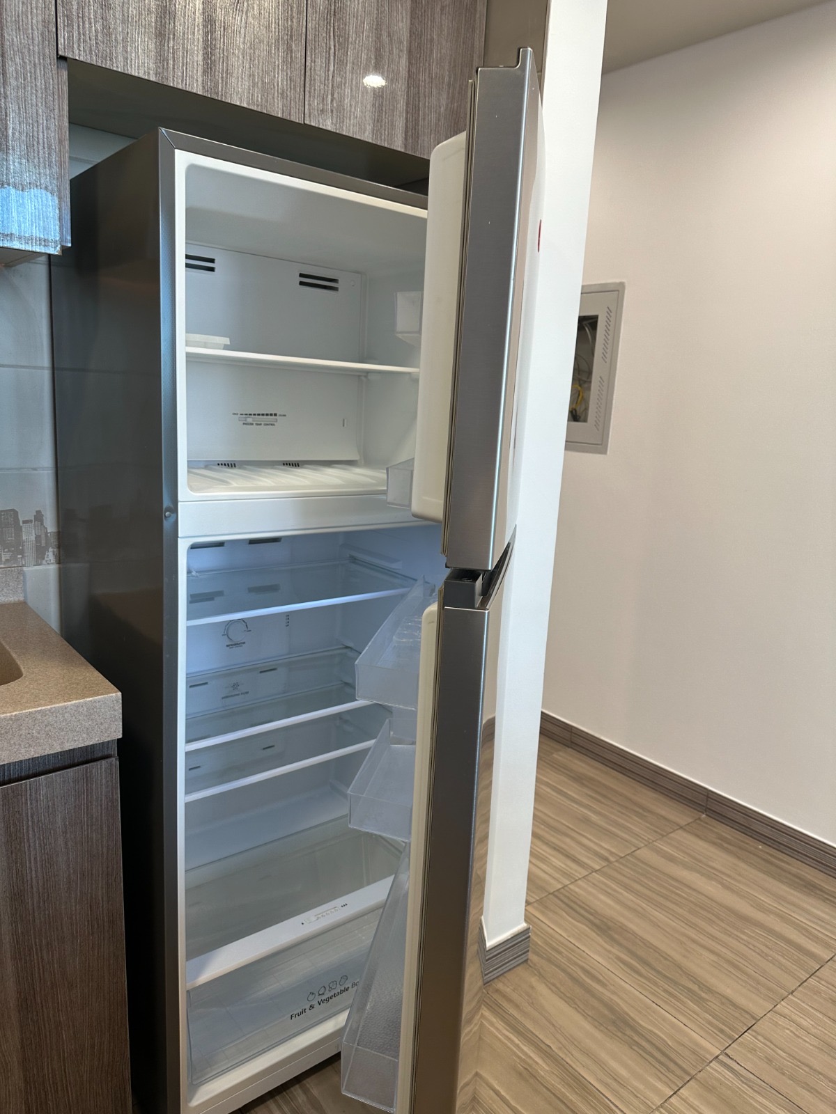 1-Bedroom Unfurnished Apartment - For Rent in Jumeirah Lake Towers (JLT) — view 10