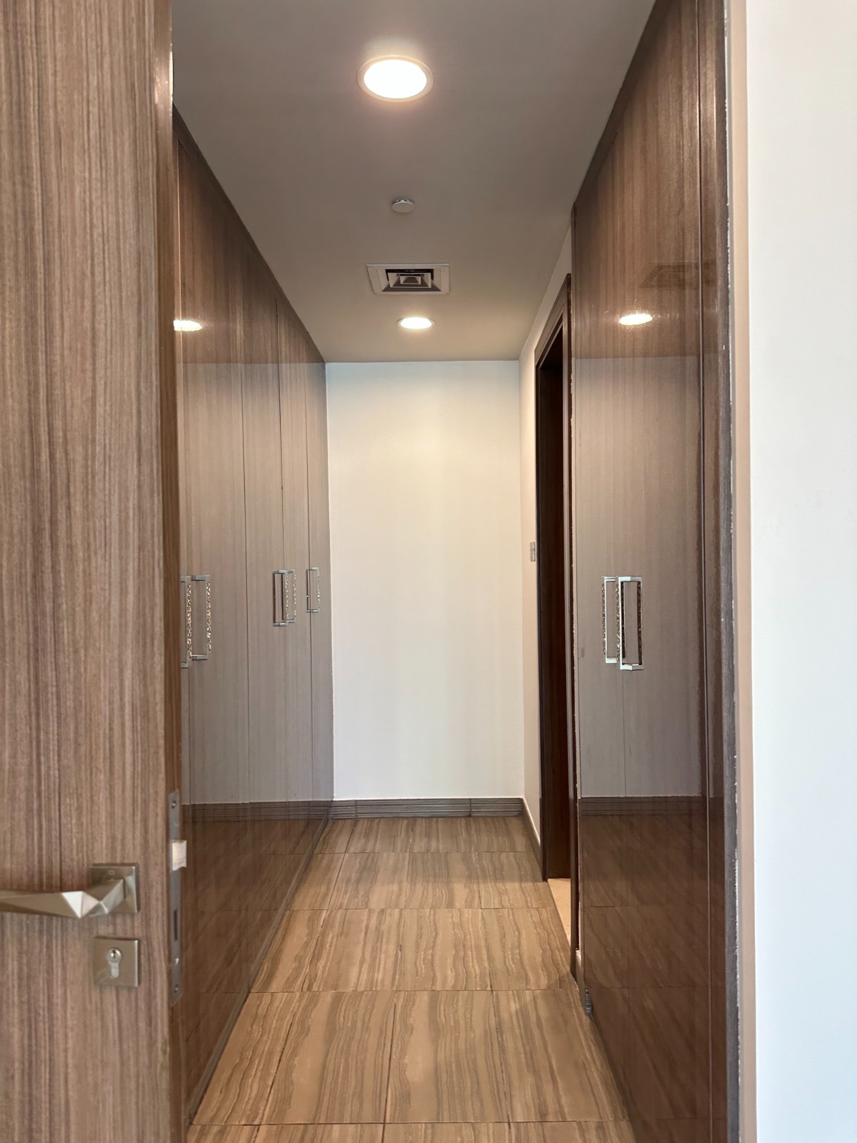 1-Bedroom Unfurnished Apartment - For Rent in Jumeirah Lake Towers (JLT) — view 13