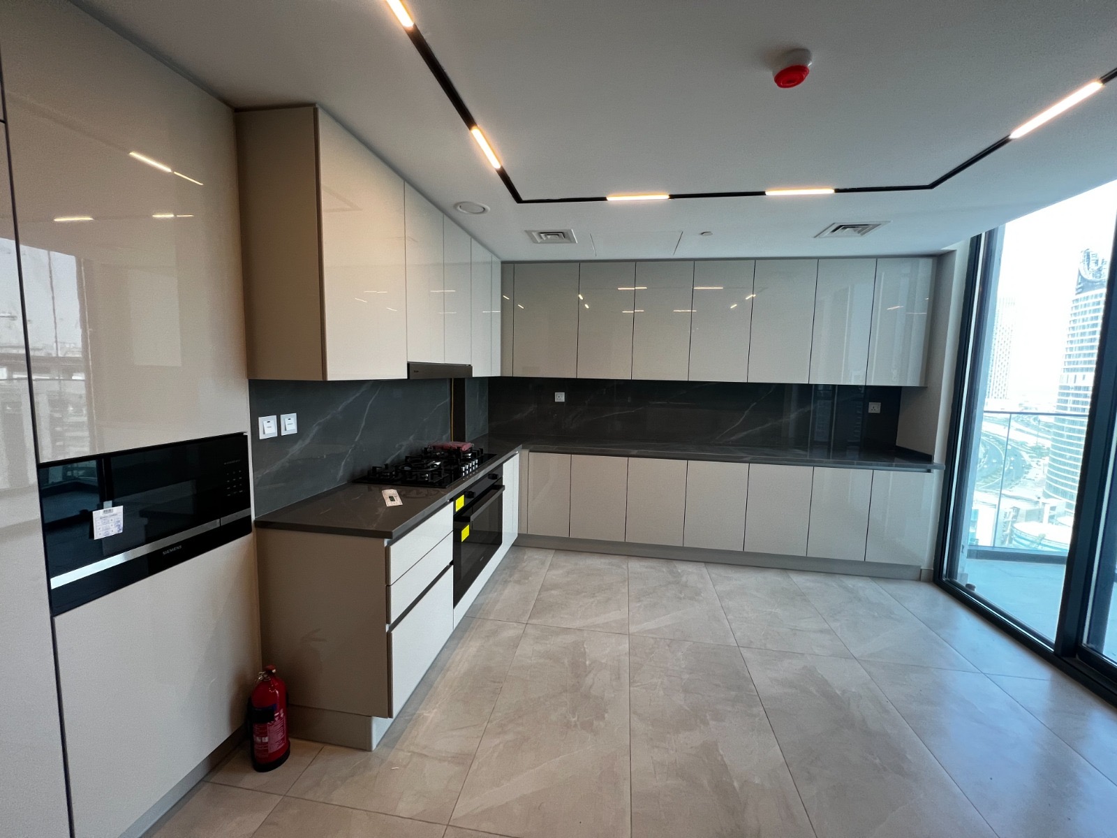 3-Bedroom Furnished Apartment - For Rent in 📍 The Paragon by IGO – Business Bay — view 25