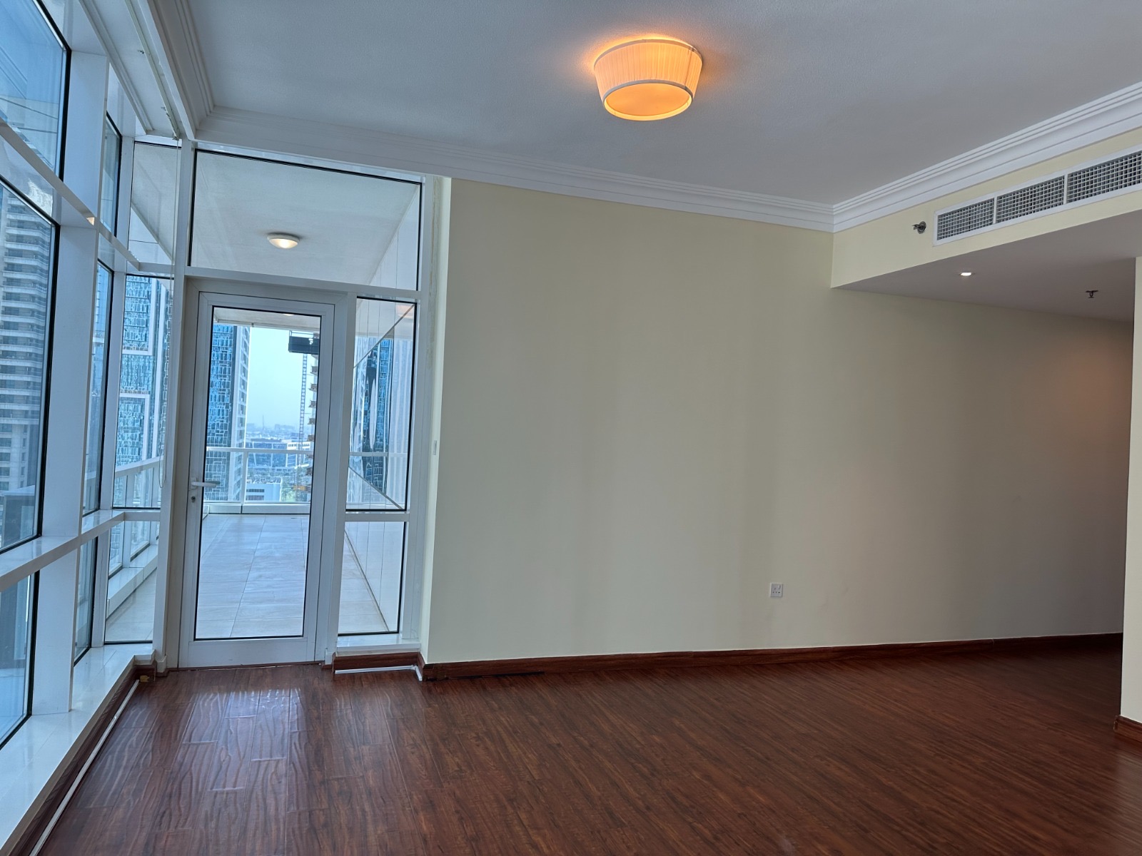 2-Bedroom Unfurnished Apartment : For Rent in 📍 MAG 218 – Dubai Marina — view 5