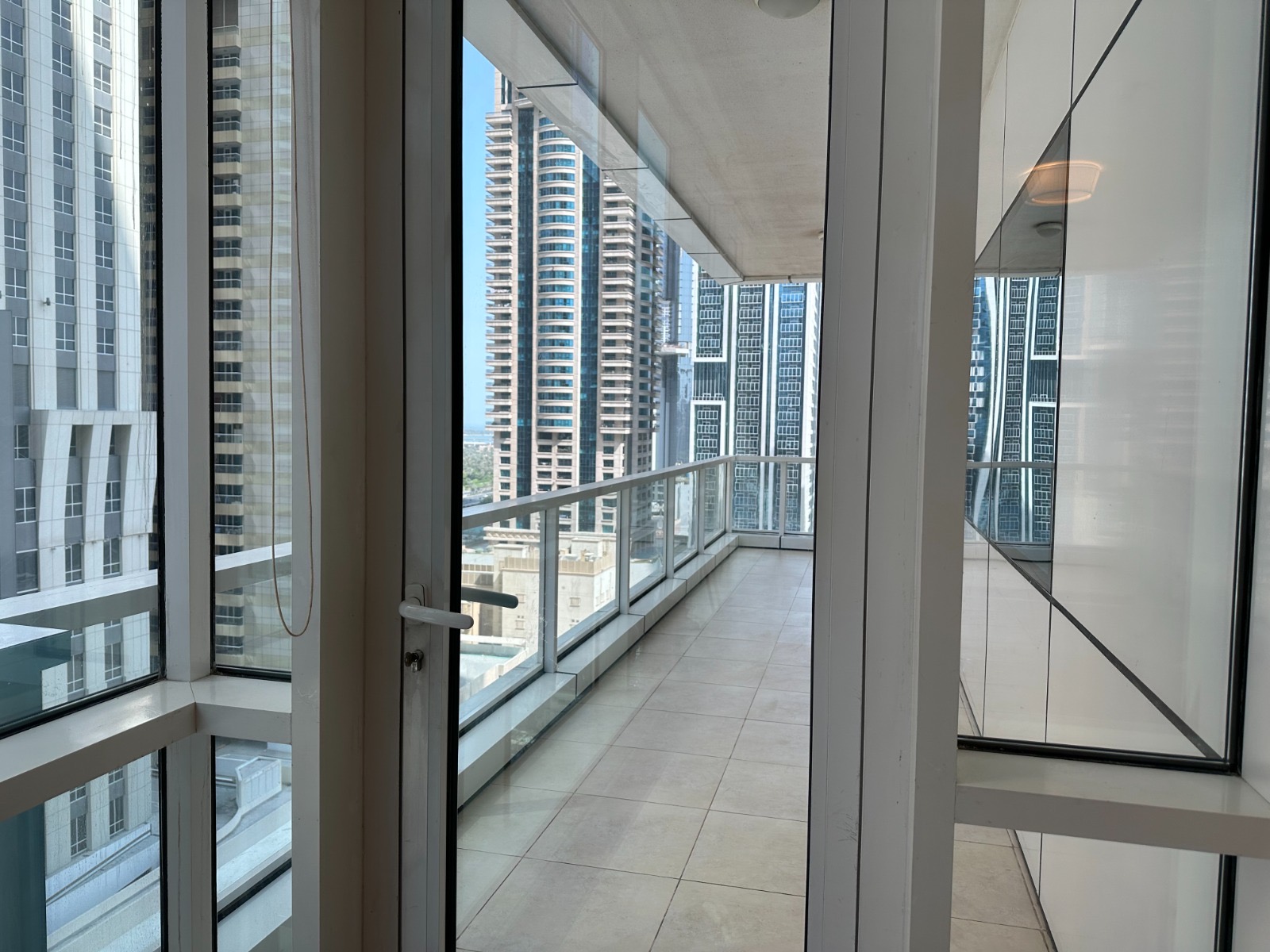 2-Bedroom Unfurnished Apartment : For Rent in 📍 MAG 218 – Dubai Marina — view 11